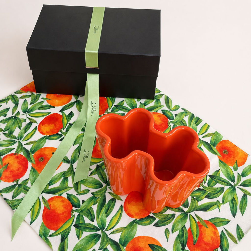 Gift table runner and vase