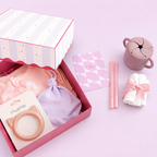 The Petite Swan Premium Box — ახალშობილის ნაკრები Mushie-ს აქსესუარებით